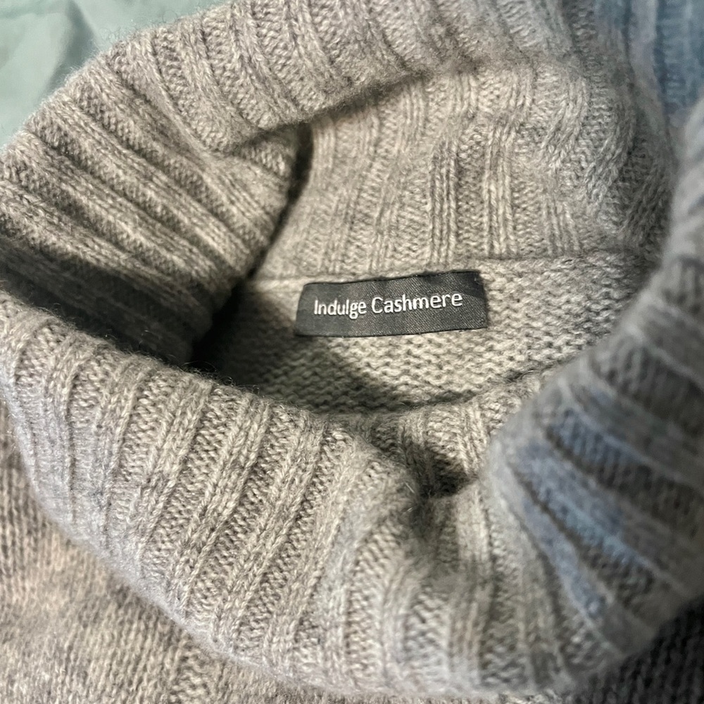 Cashmere sweater gray turtleneck cable knit super soft natural fibers - Picture 2 of 5